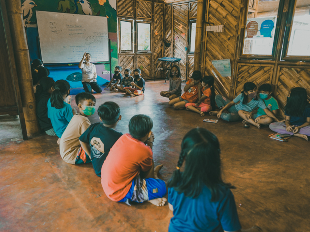 Facilitator teaches the Balinese linguistic and cultural heritage to Eco Warriors