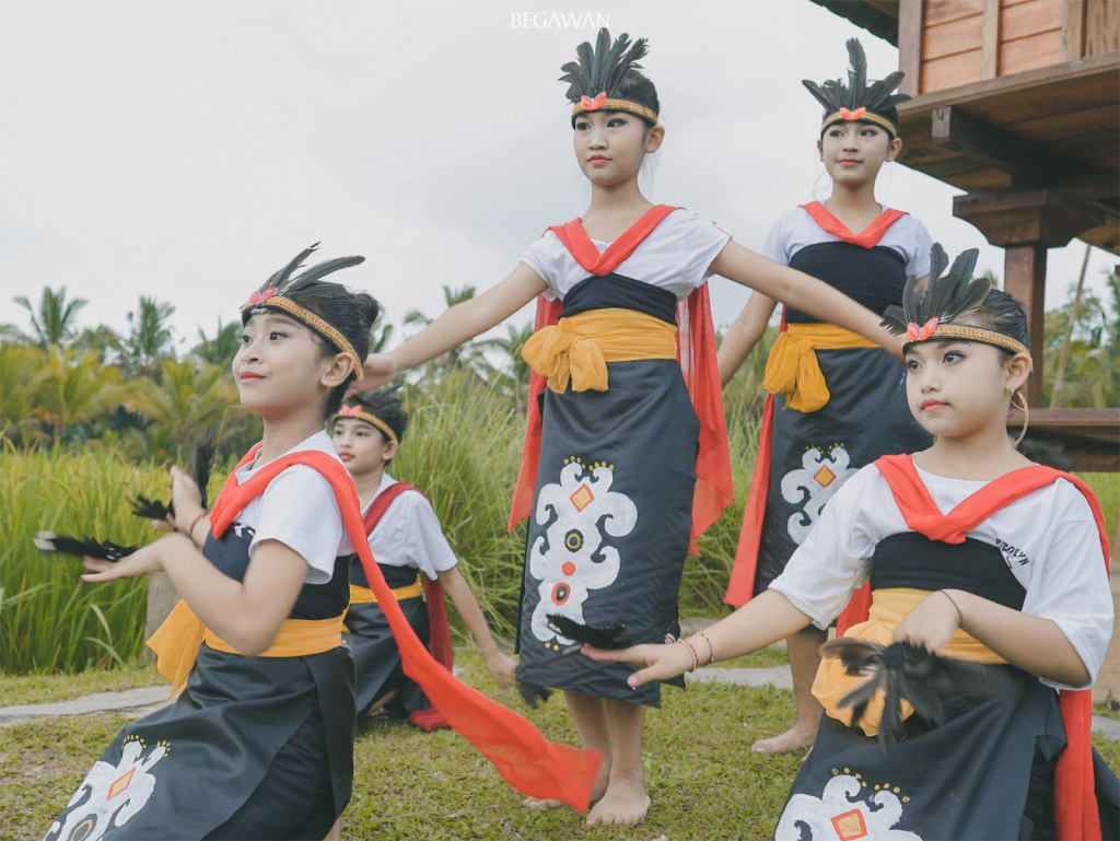 Students performing Enggang dance in Begawan Farming Site